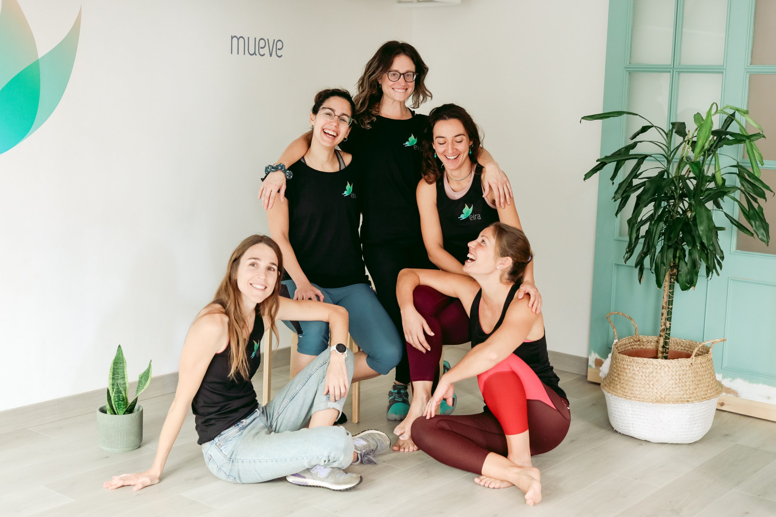 En eira consideramos fundamental la implicación de la persona en su propia salud, por eso en nuestras clases tratamos de crear conciencia, nuevos hábitos y dar herramientas para que la persona sea autónoma en un futuro. Trabajamos en grupos reducidos para estar a tu lado en todo momento. 